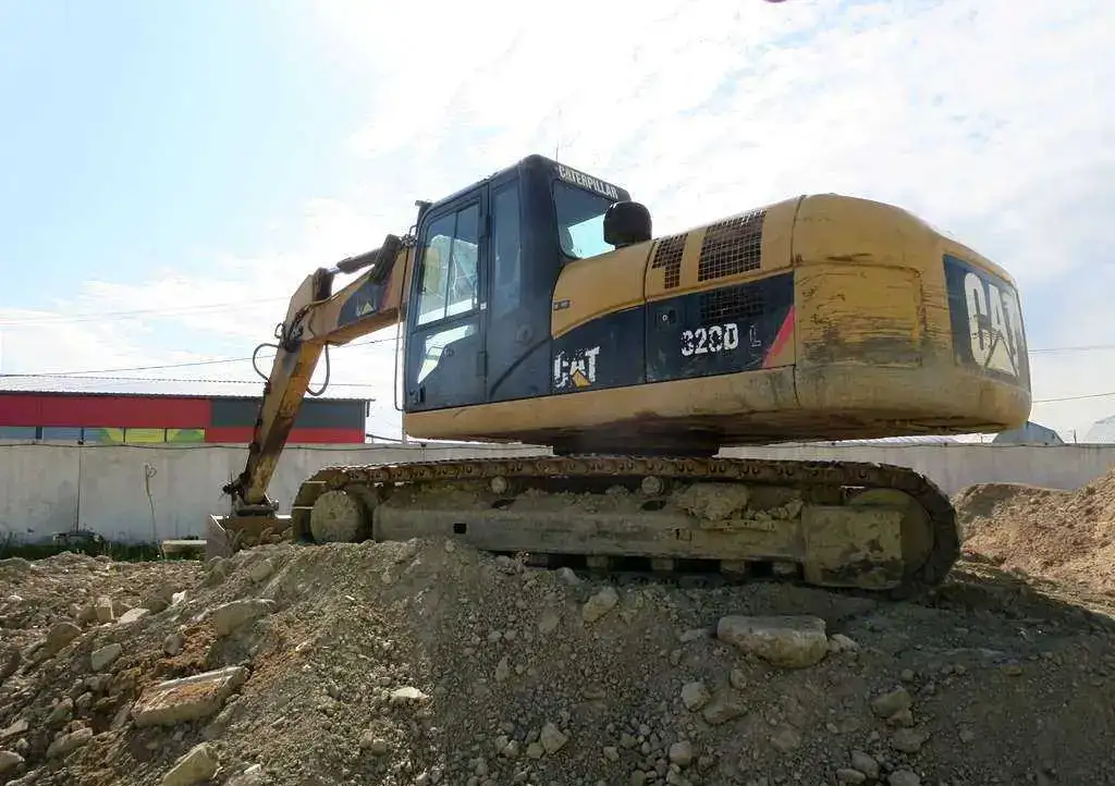 Гусеничный экскаватор CAT 320, 2012 г, 1,2 м3, линии, фотография 3