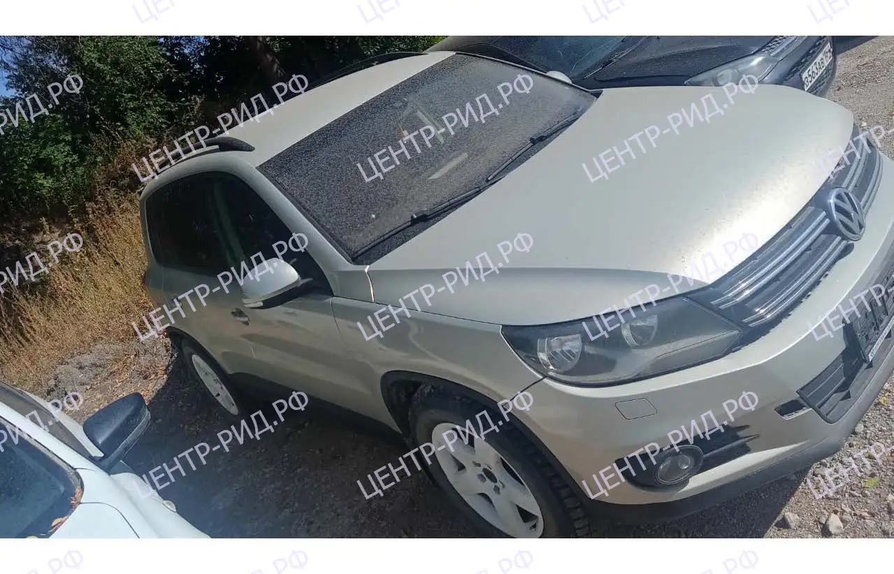 Автомобиль Volkswagen Tiguan, 2012, фотография 2
