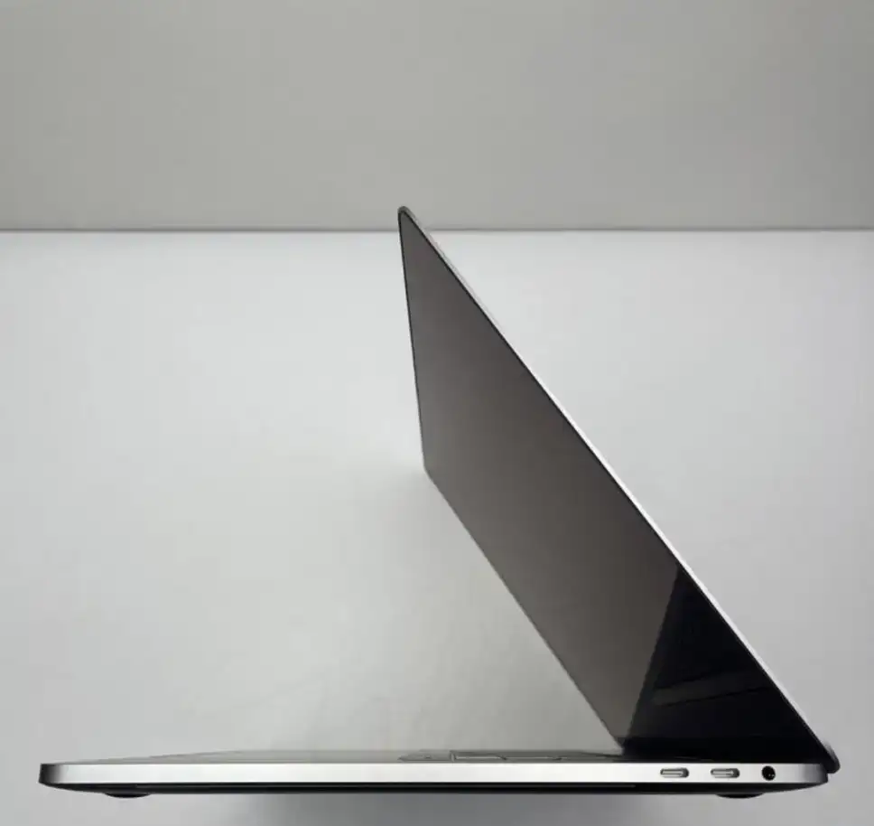 MacBook Pro 15 2018 Space 17 2.2ghz 16/512, фотография 2