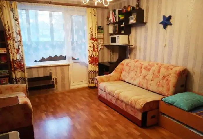 комната с лоджией на ЖБИ, фотография 1