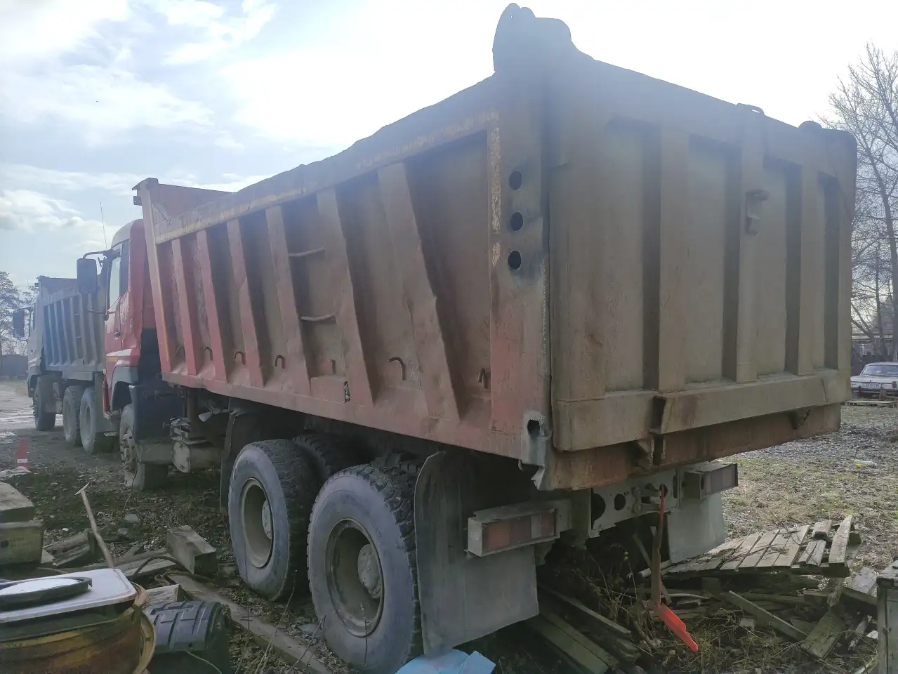 Самосвал Dong Feng DFL 3251А с пробегом, фотография 3