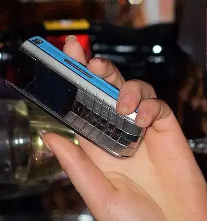Новый Vertu Ascent Azure Special Edition, фотография 3