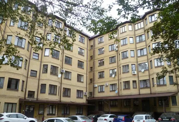 Квартира с новым ремонтом в Ессентуках, ул Пятигорская 124а, 56 этажного кирпичного дома. Общая площадь 100 м, жилая, 100,00 м², 5 эт., 1, пятигорская 124а, фотография 1