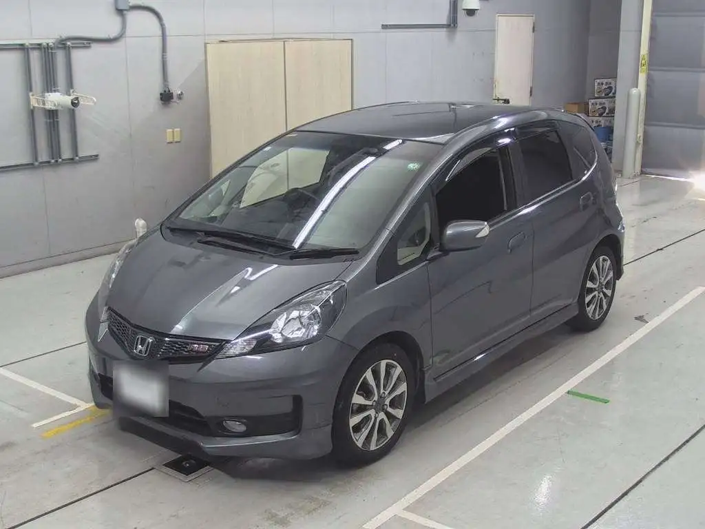 Хэтчбек Honda Fit кузов GE8 модификация 15RS, фотография 1