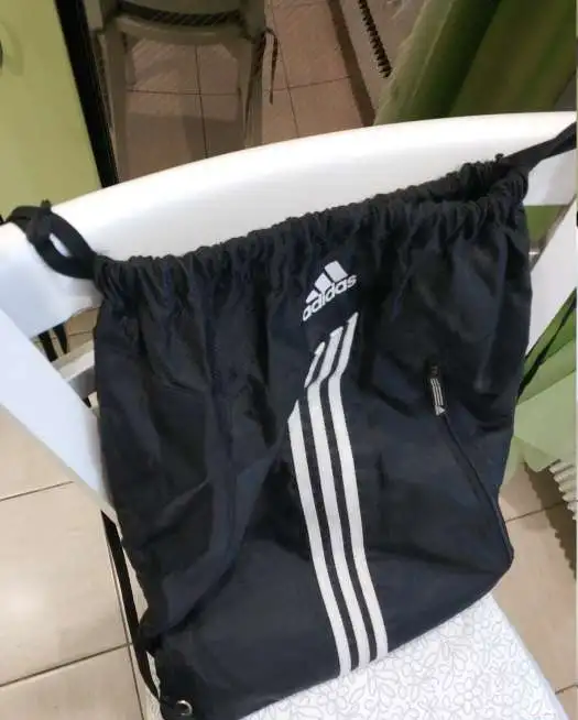 Чёрный мешок Adidas 50x40 см с фирменными характерными белыми полосками для сменки обуви  формы уроков физкультуры, фотография 2