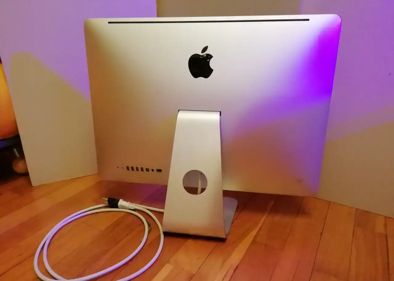 Моноблок apple iMac 21,5 середина 2010, фотография 2