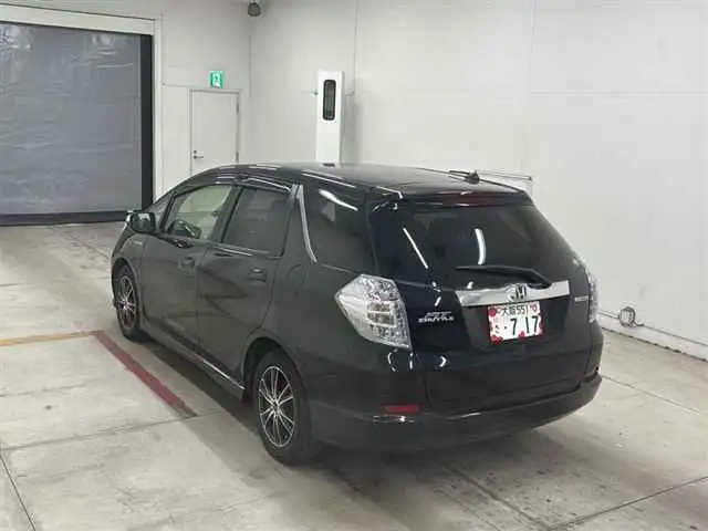 Универсал гибрид Honda Fit Shuttle Hybrid кузов GP2 модификация Hybrid Fine Line, фотография 2