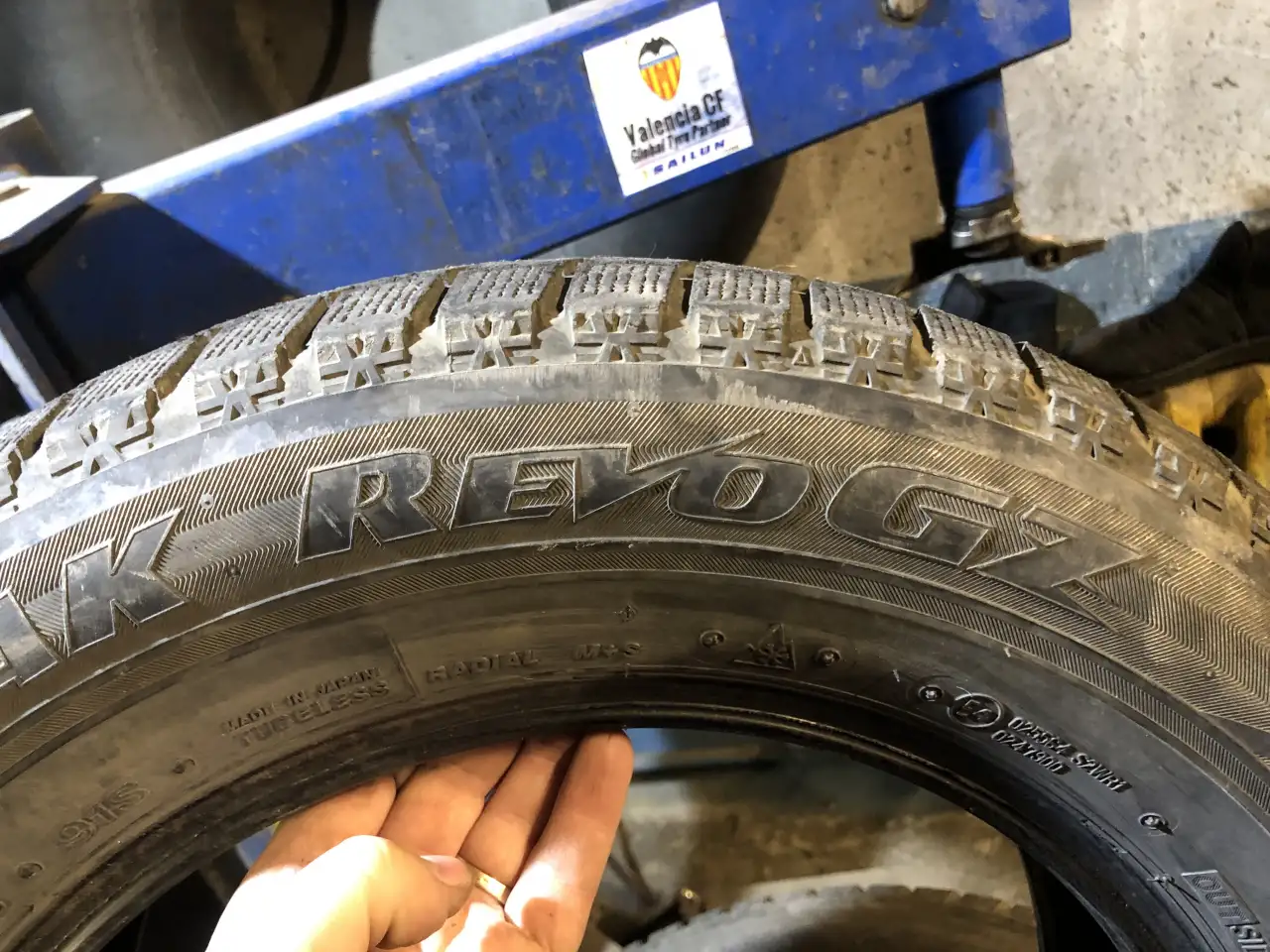2 шины бу Bridgestone Blizzak REVO GZ 19565 R15 91S, фотография 8