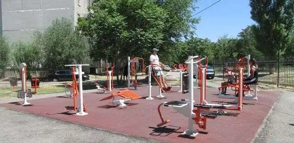 Уличные тренажеры и оборудование для спортивных площадок, фотография 1
