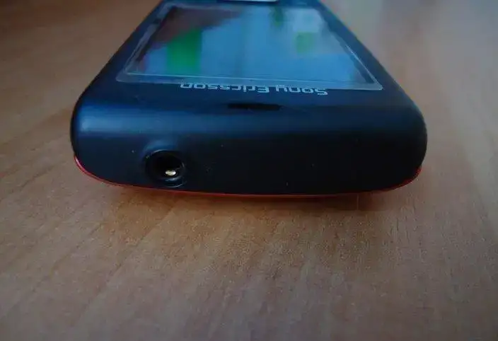Новый Sony Ericsson J108i Cedarоригинал,комплект, фотография 5