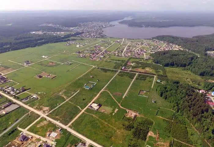 Земельный участок на первой береговой линии ,на жилой улице ., фотография 2