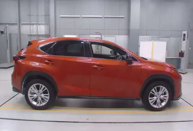 Lexus NX300, фотография 2
