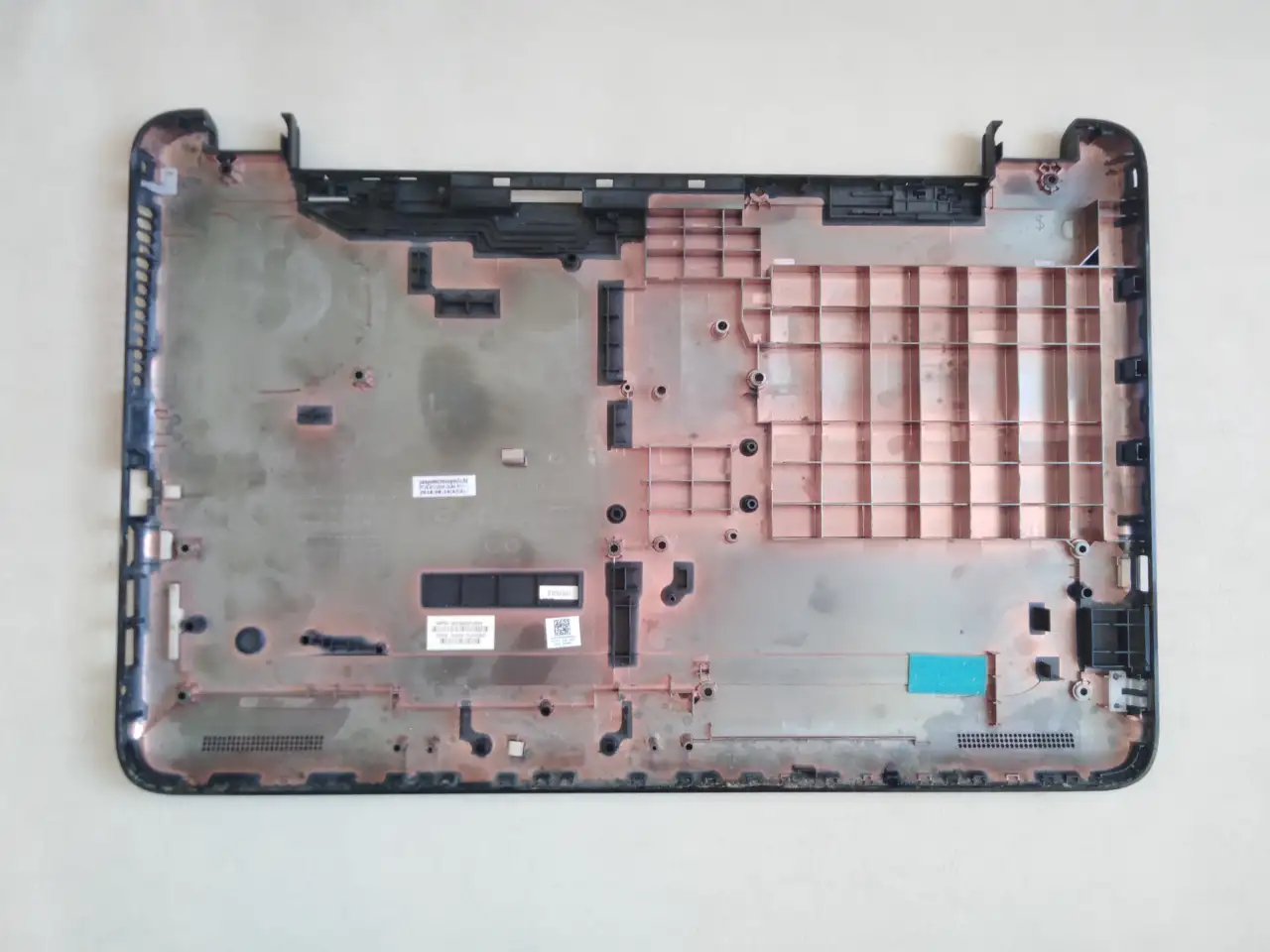 HP 15 Нижняя часть корпуса поддон AP1EM000620, фотография 2